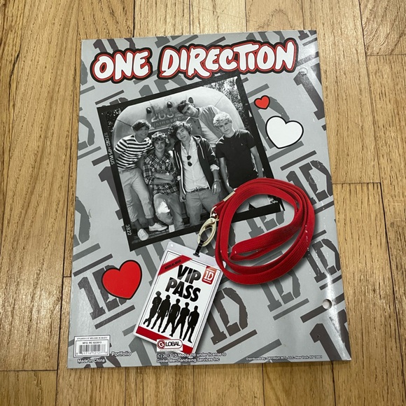 One Direction folder - Picture 3 of 3